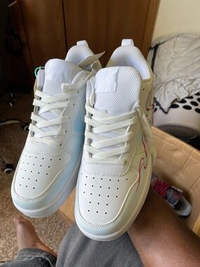 Vintage Nike Women White Low-Top Sneakers Size 8